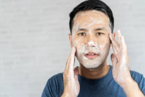 7-skincare-pria-terbaik-untuk-wajah-cerah-dan-bebas-kusam