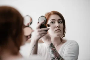 cara-mengatasi-makeup-ngecrack-ala-mua-profesional